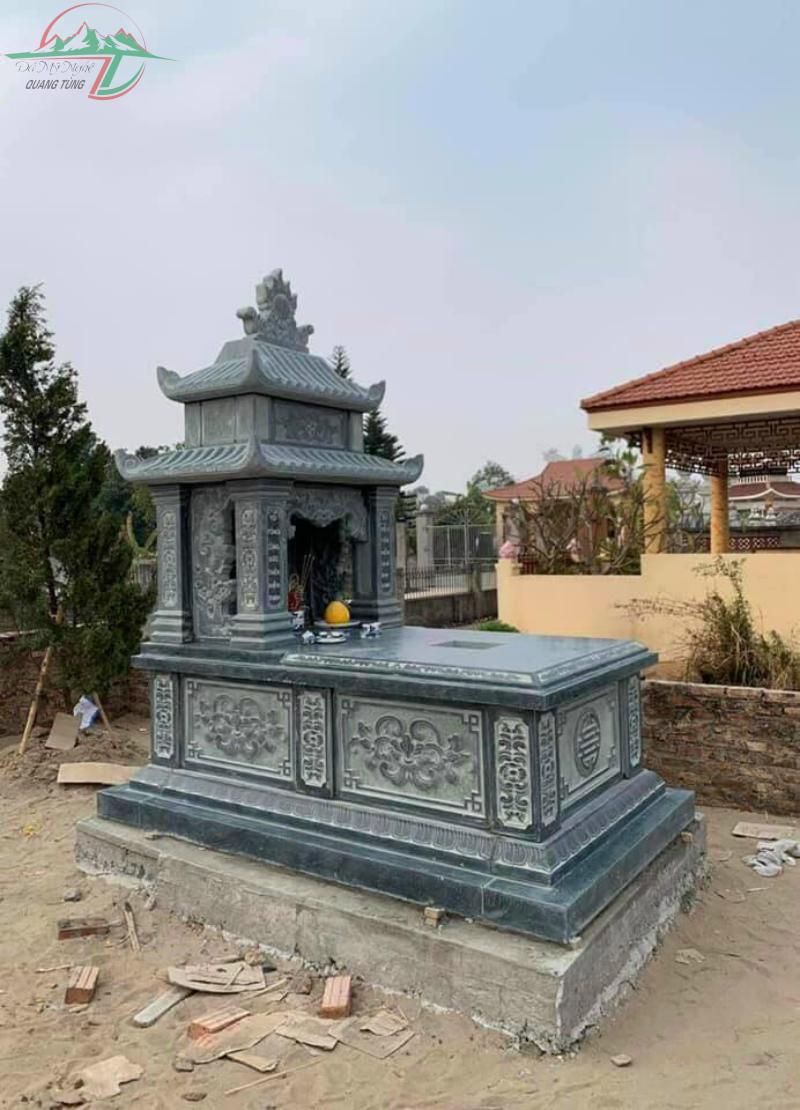 Lăng mộ đá là công tình dùng để tưởng nhớ người thân gắn với truyền thống uống nước nhớ nguồn của dân tộc Việt Nam