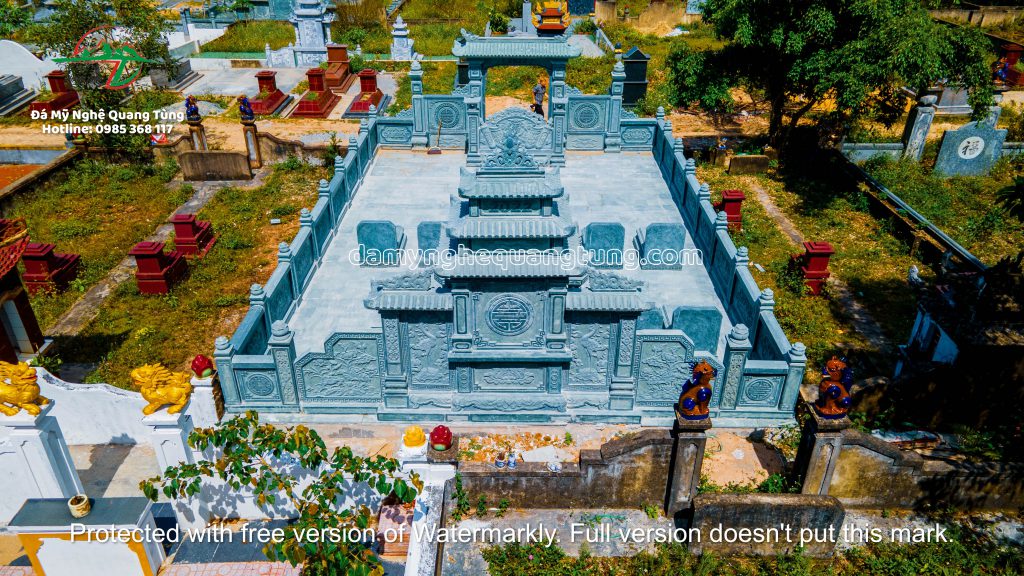 Khu lăng mộ đá xanh rêu đẹp nhất nghĩa trang Thạch Hà, Hà Tĩnh